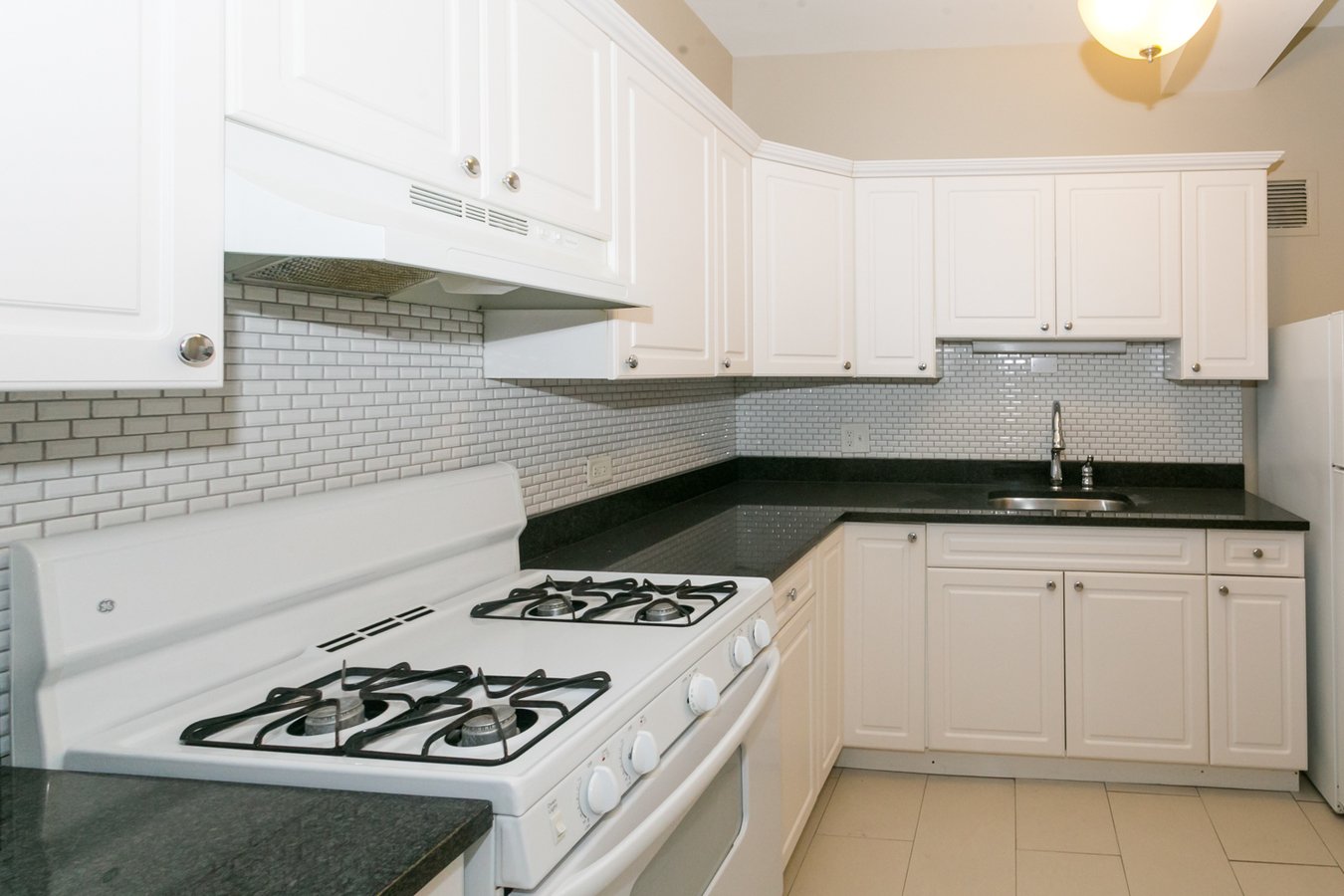1 Bedroom 1 Bathroom Apartment for rent at Windermere House in Chicago, IL