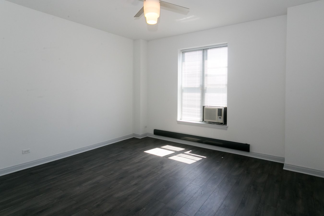 Studio 1 Bathroom Apartment for rent at The Del Prado in Chicago, IL