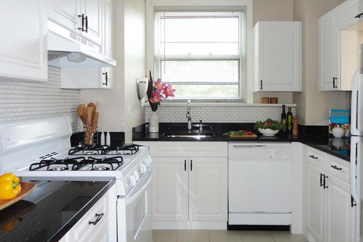 2 Bedrooms 1 Bathroom Apartment for rent at Windermere House in Chicago, IL
