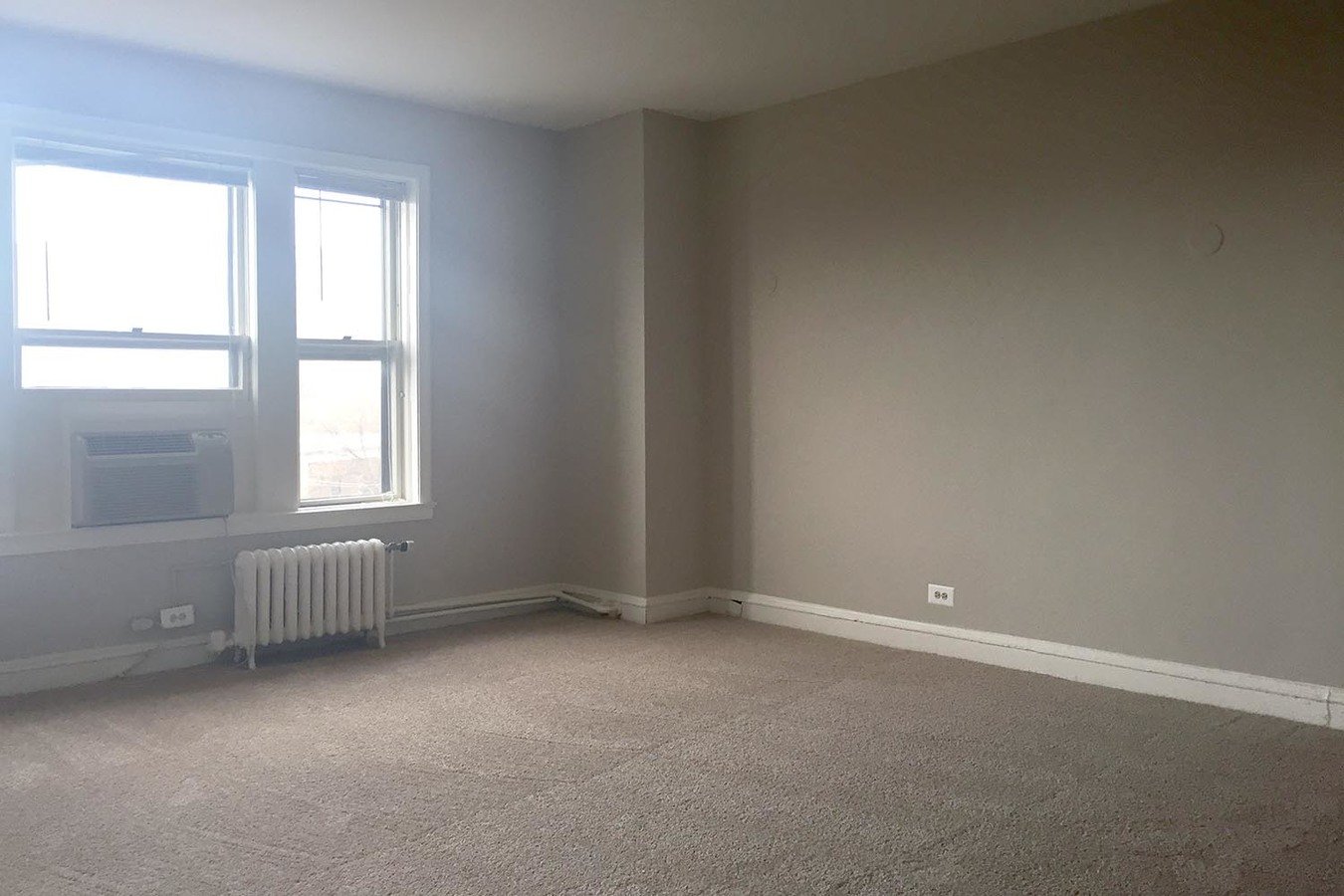 1 Bedroom 1 Bathroom Apartment for rent at Windermere House in Chicago, IL