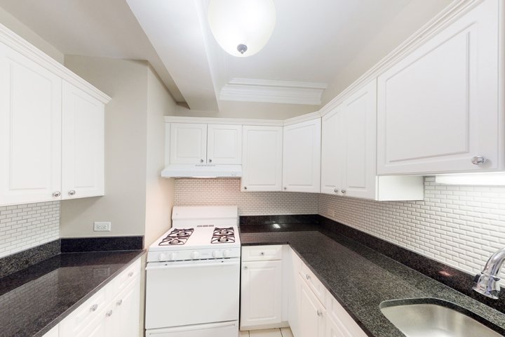 2 Bedrooms 1 Bathroom Apartment for rent at Windermere House in Chicago, IL