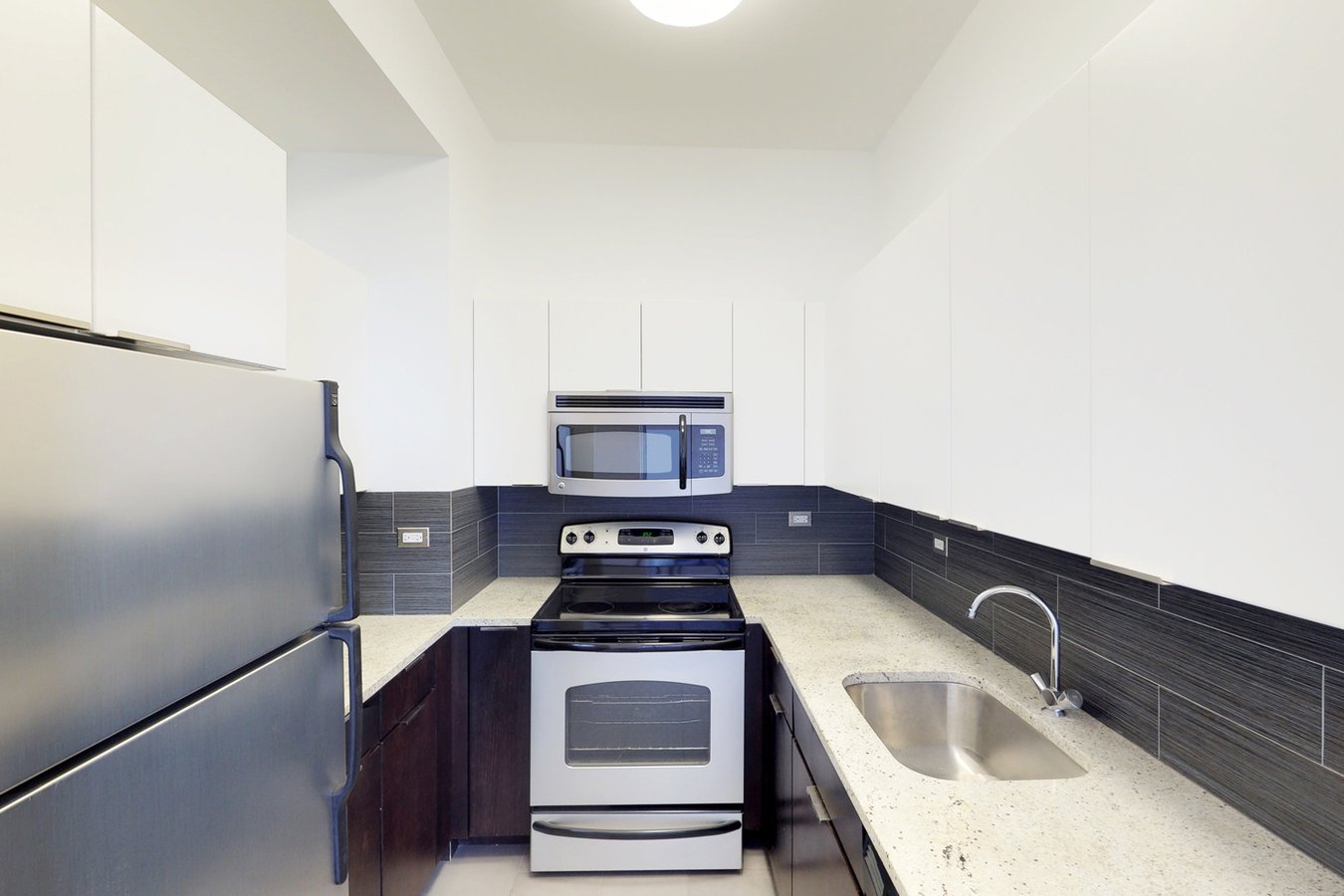 2 Bedrooms 1 Bathroom Apartment for rent at The Del Prado in Chicago, IL