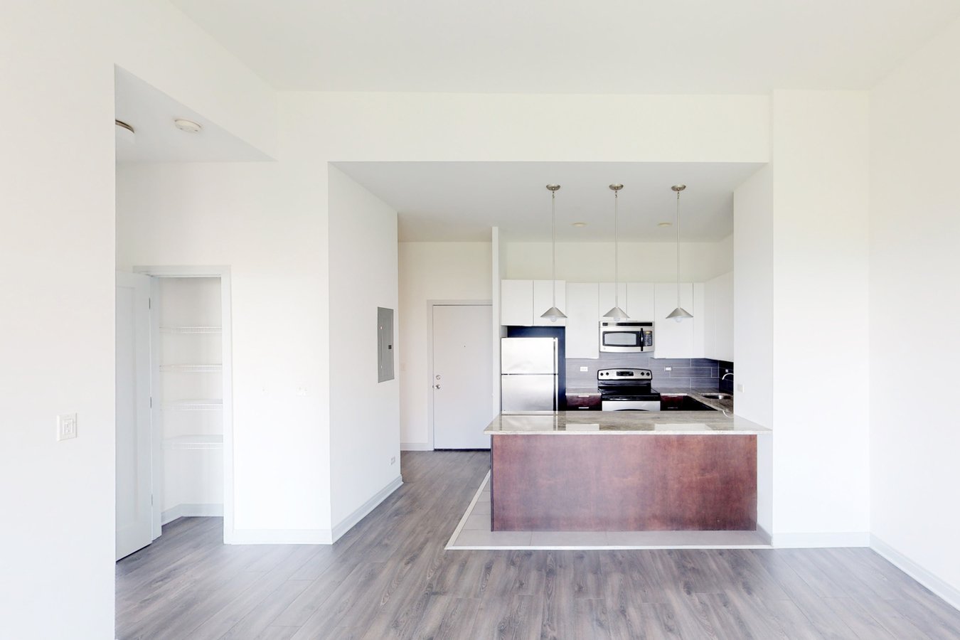 1 Bedroom 1 Bathroom Apartment for rent at The Del Prado in Chicago, IL