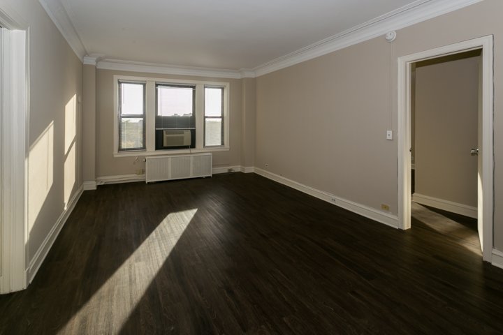 1 Bedroom 1 Bathroom Apartment for rent at Windermere House in Chicago, IL