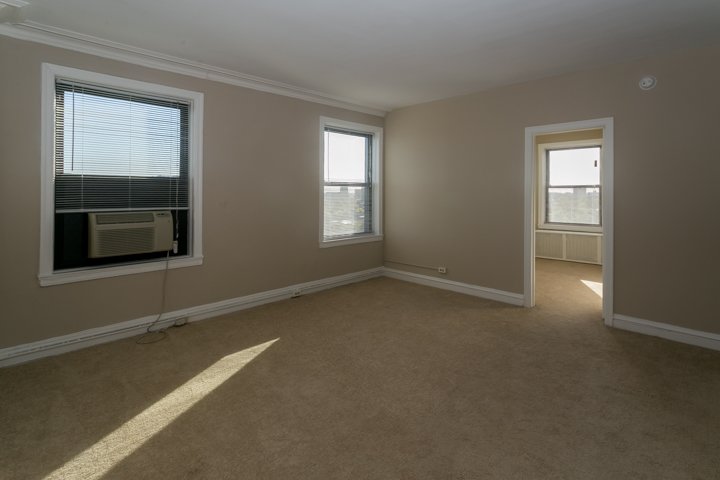 1 Bedroom 1 Bathroom Apartment for rent at Windermere House in Chicago, IL