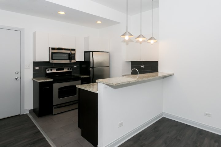 1 Bedroom 1 Bathroom Apartment for rent at The Del Prado in Chicago, IL