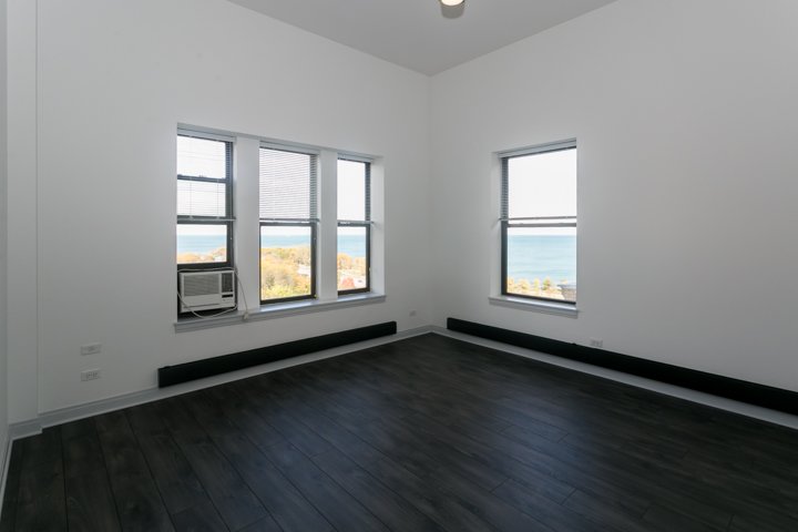 2 Bedrooms 1 Bathroom Apartment for rent at The Del Prado in Chicago, IL