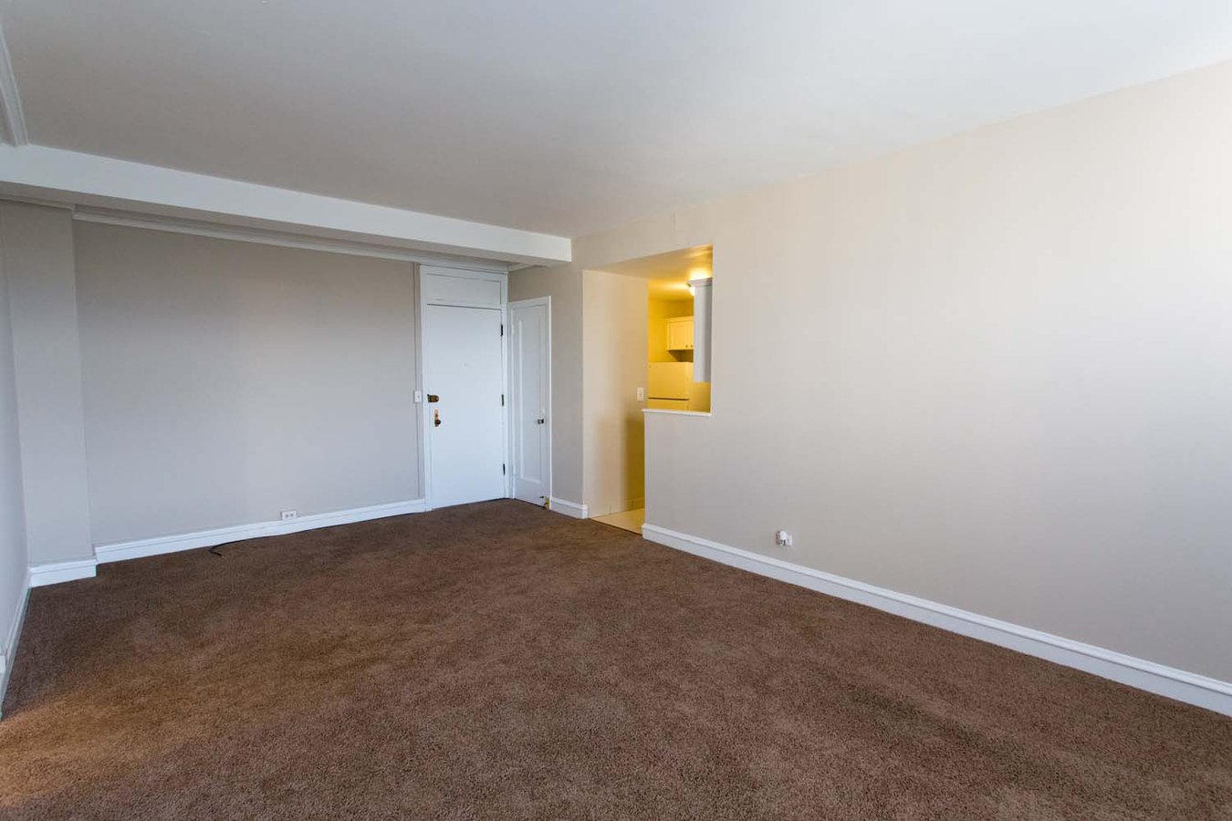 1 Bedroom 1 Bathroom Apartment for rent at Windermere House in Chicago, IL