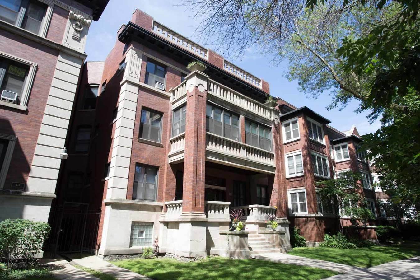 546870 S Hyde Park Boulevard Apartments Chicago, IL