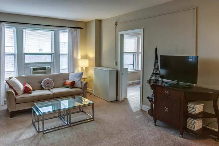 1 Bedroom 1 Bathroom Apartment for rent at Windermere House in Chicago, IL
