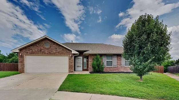 Nice 3 Bedroom 2 Bath Home In Mustang Schools Apartment for rent in Yukon, OK Nice 3 Bedroom 2 Bath Home In Mustang Schools Apartment for rent in Yukon, OK