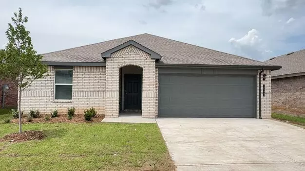 Brand New 4 Bedroom 2 Bath Home In Yukon Schools Apartment for rent in Yukon, OK