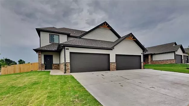 Luxury 3 Bedroom 2.5 Bathroom 2 Story Duplex In Piedmont Schools (neighborhood Park And Basketball Court) Apartment for rent in Yukon, OK