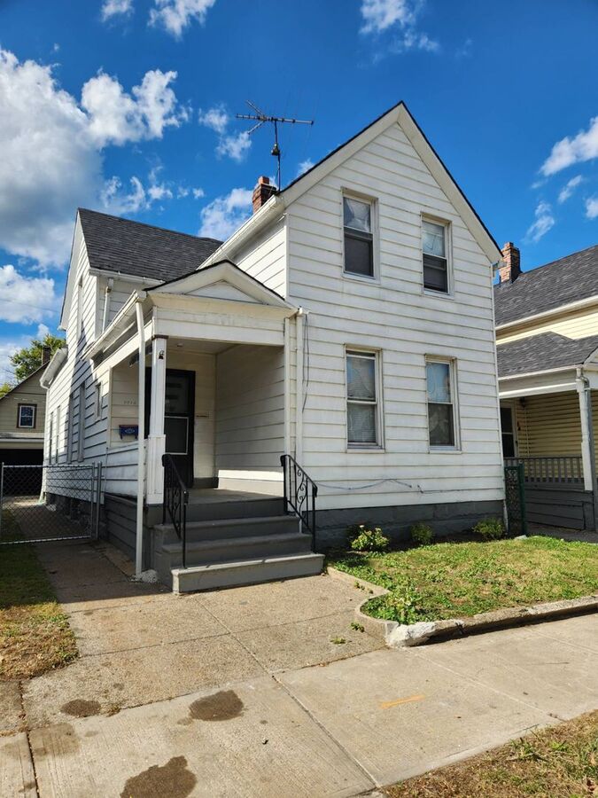 Charming 35-bedroom Property In A Prime... Apartments Cleveland, OH