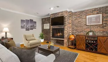 2 of 18 643 W Barry #1d Apartment for rent in Chicago, IL