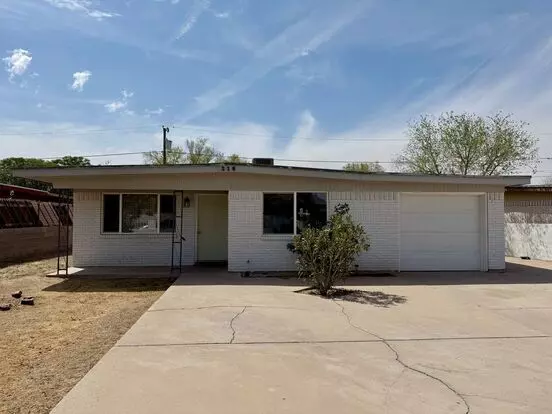 Charming 4 Bedroom And 2 Bath With And Enclosed Yard! Apartment for rent in El Paso, TX