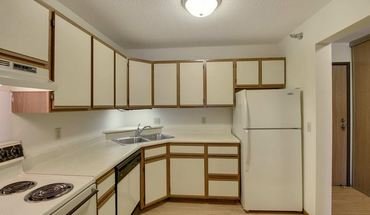 4 of 5 5755 W. Broadway Ave House for rent in Crystal, MN