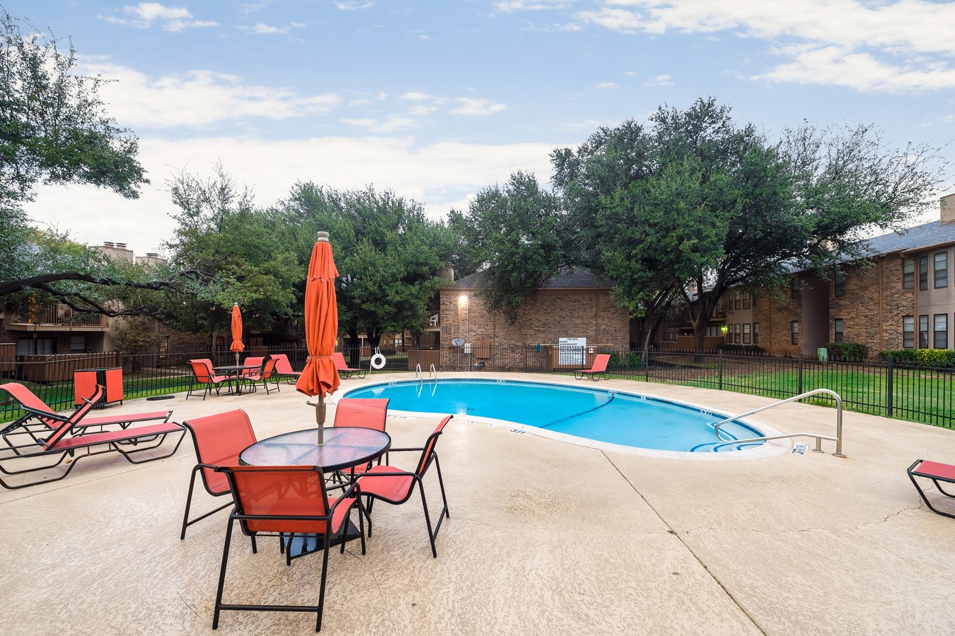 The Place At Saddle Creek Apartments Carrollton, TX