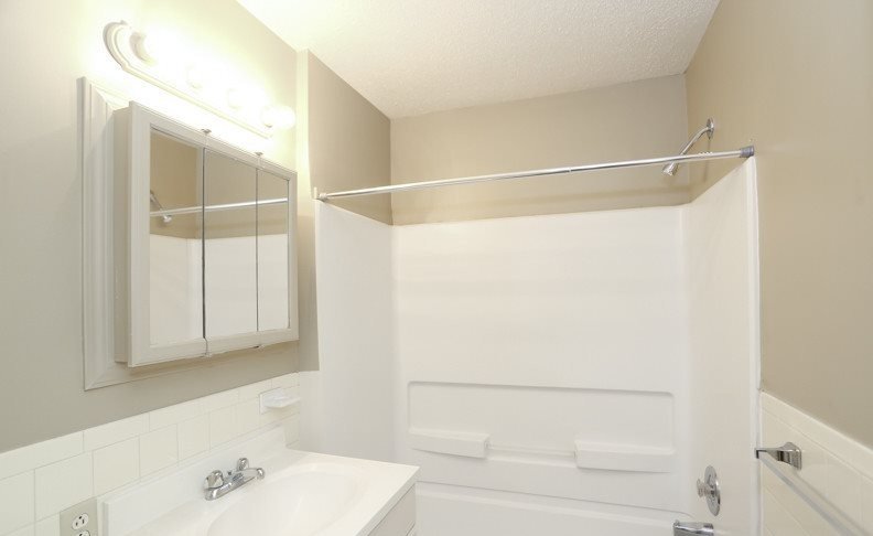 2 of 4 Northcrest Apartments Apartment for rent in Riverside, MO