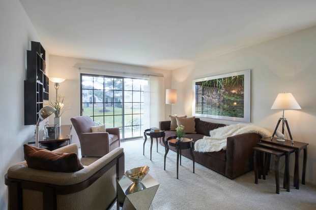 Muirwood Apartment for rent in Farmington Hills, MI