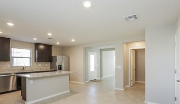 3 of 15 8217 W Odeum Ln Apartment for rent in Phoenix, AZ