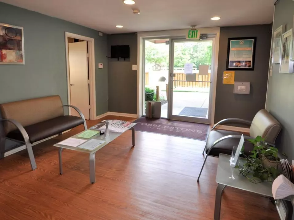 2 of 3 Roslyn Rise Apartment for rent in Columbia, MD