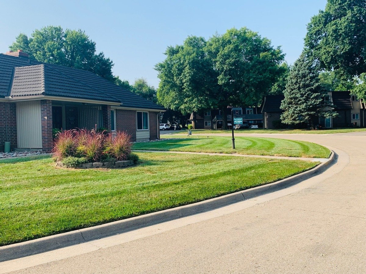 Fontainebleau Apartments 4231 Sw Emland Dr Topeka, KS