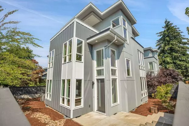 Urban Modern 5 Bedrooms, 3 1/2 Bathrooms, Three-story Home In The Heart Of Ne Portland! Apartment for rent in Portland, OR