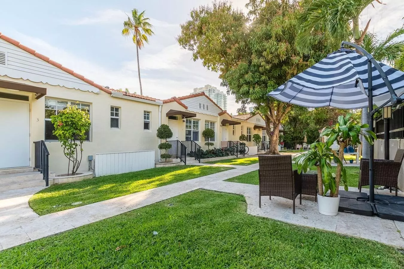 1 Bed / 1 Bath In Gated Courtyard Community With Washer/dryer In South Beach! Apartment for rent in Miami, FL