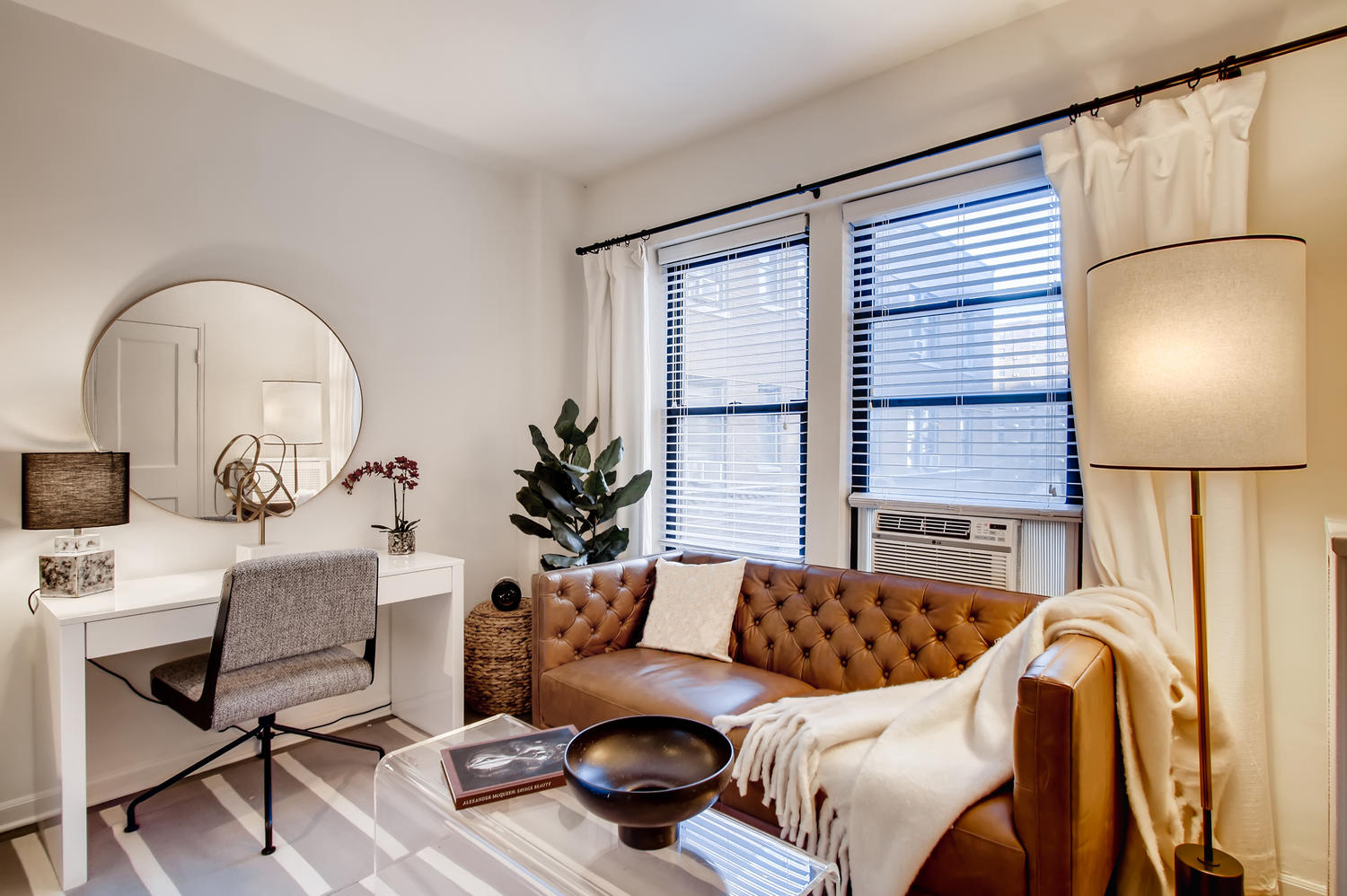 The Oliver on LaSalle, Chicago - (see pics & AVAIL)