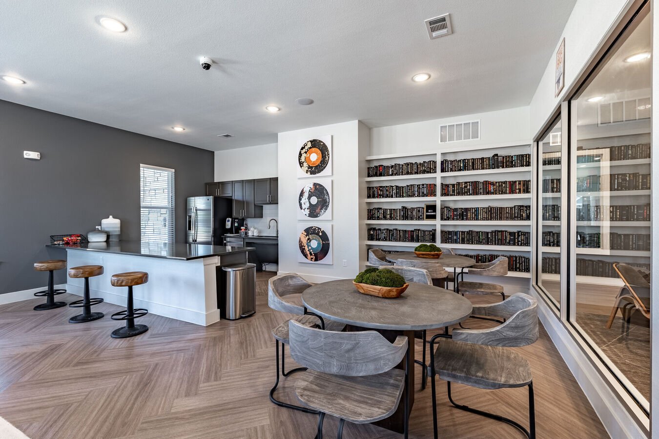 The Oaks at Ben White Apartments Austin, TX Rentable