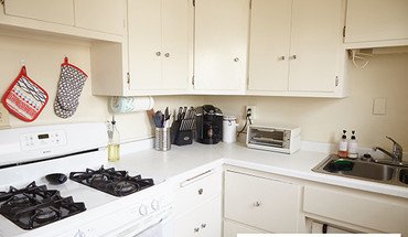 2 of 15 2114 N. Summit Ave. Apartment for rent in Milwaukee, WI