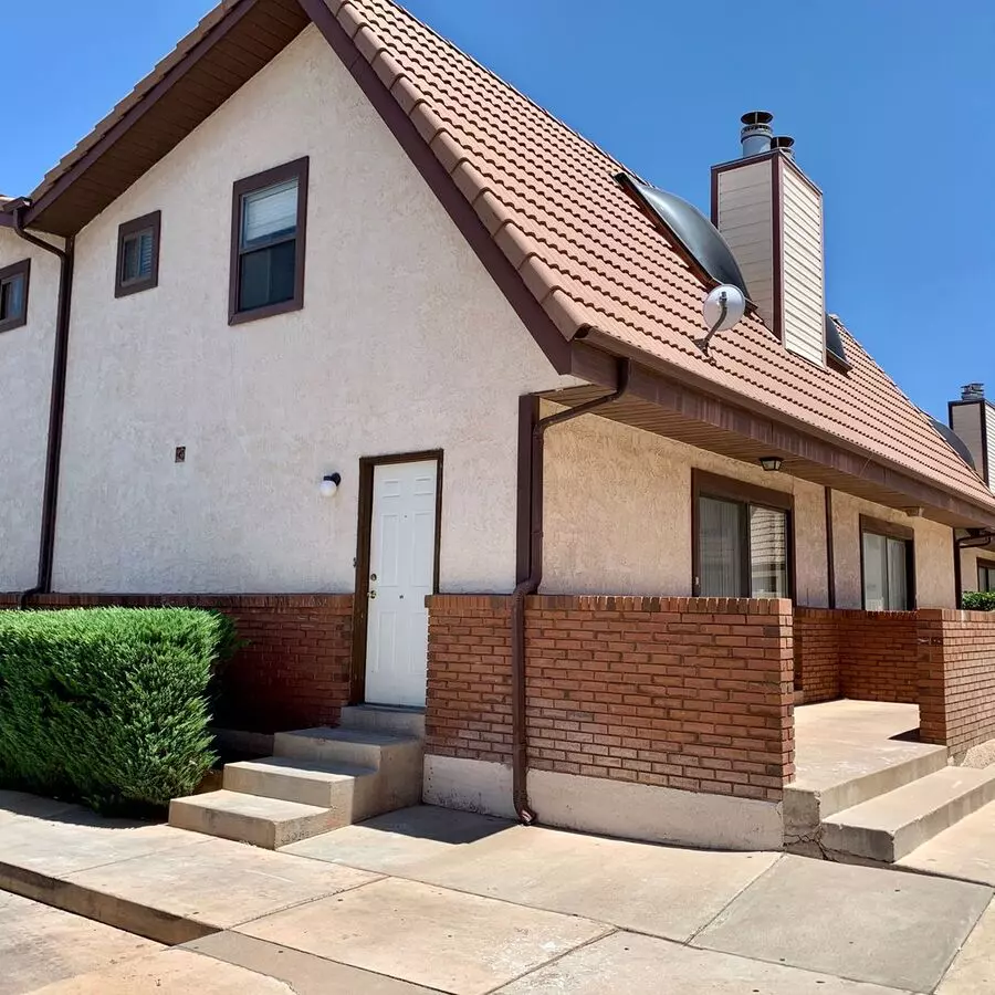 Fully Remodeled 3-br, 3-ba Townhome With Kitchenette In Basement House for rent in St George, UT