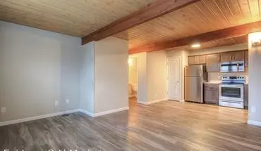 3 of 18 308 E. Iowa St.. 906 Vine, and 906 1/2 Vine Apartment for rent in Urbana, IL