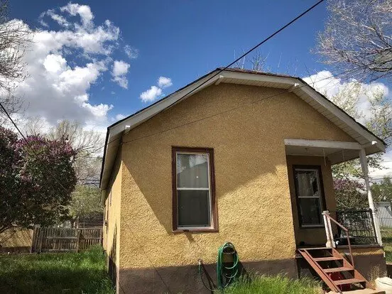 911 1/2 W Maple St Apartment for rent in Rawlins, WY
