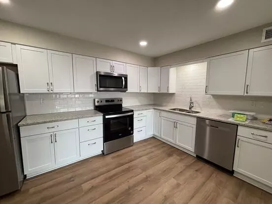 32-02 Mission Point Apartment for rent in Mission, KS
