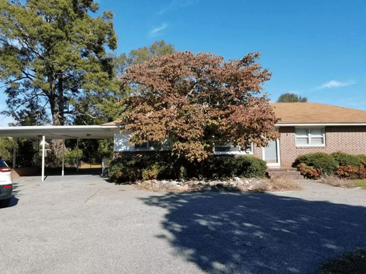 3 Bedroom 2 Bath Palmetto Street Florence With Extra Large Patio And Office!! House for rent in Florence, SC