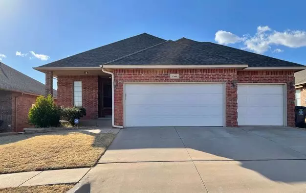 17605 Pond Walk Ct Apartment for rent in Edmond, OK