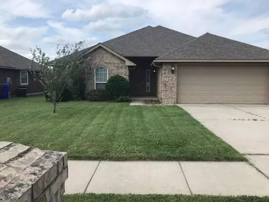 Convenient Location With Easy Access To Sooner Road! Apartment for rent in Norman, OK