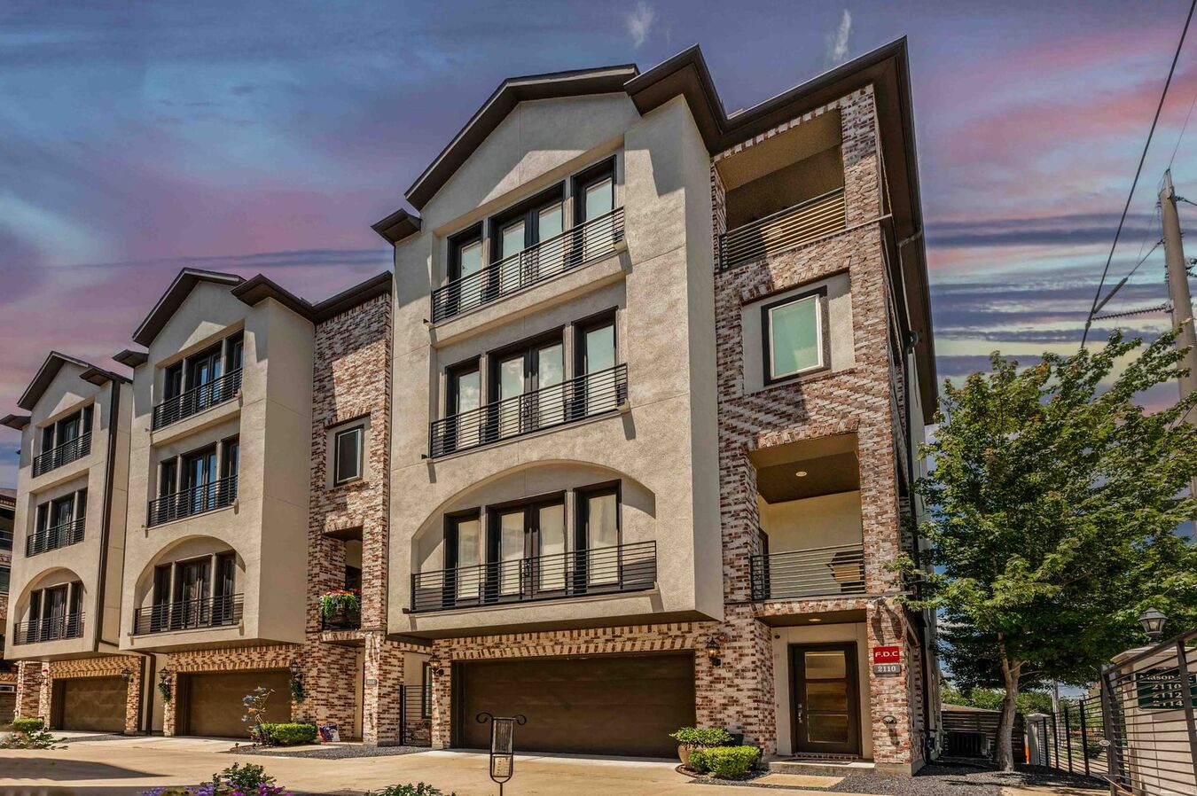 Photo inspiration: Fresh Look at Luxury End Unit Rental With Elevator Downtown Apartments Houston Tx