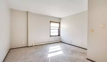 2 of 12 518/524 Isabella Apartment for rent in Neenah, WI