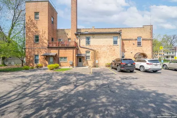 21 W New York Ave Apartment for rent in Oshkosh, WI 21 W New York Ave Apartment for rent in Oshkosh, WI