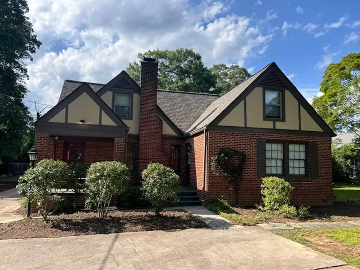 Welcome To 670 Ridgewood Avenue. House for rent in Gainesville, GA