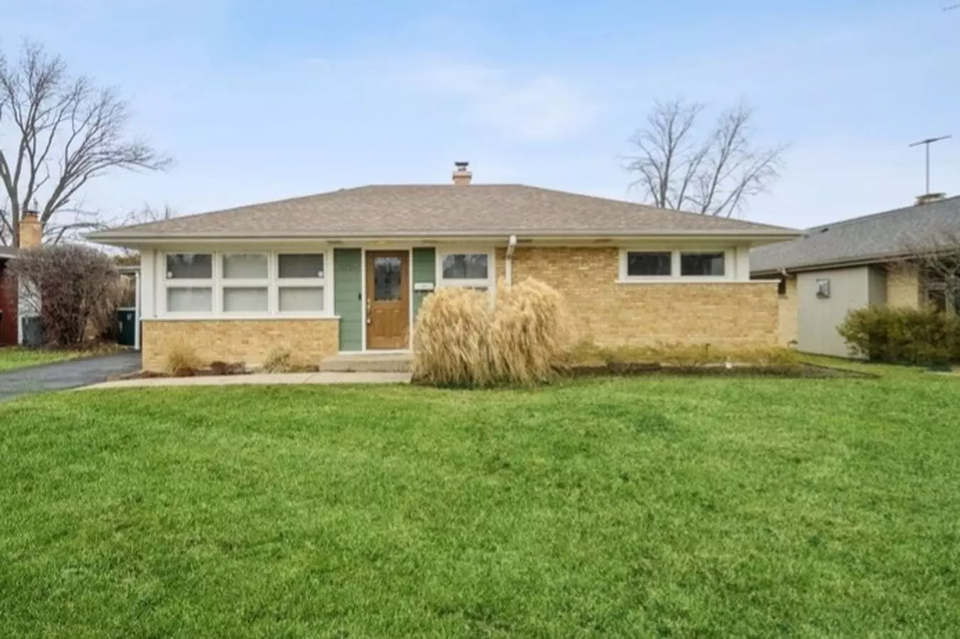 Renovated 3 Bedroom Home In Award Winning School District 28! House for rent in Northbrook, IL
