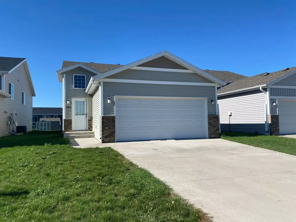 Modern 4 Bed, 2 Bath Home In South Moorhead – Stylish Living With Space To Spare! House for rent in Moorhead, MN