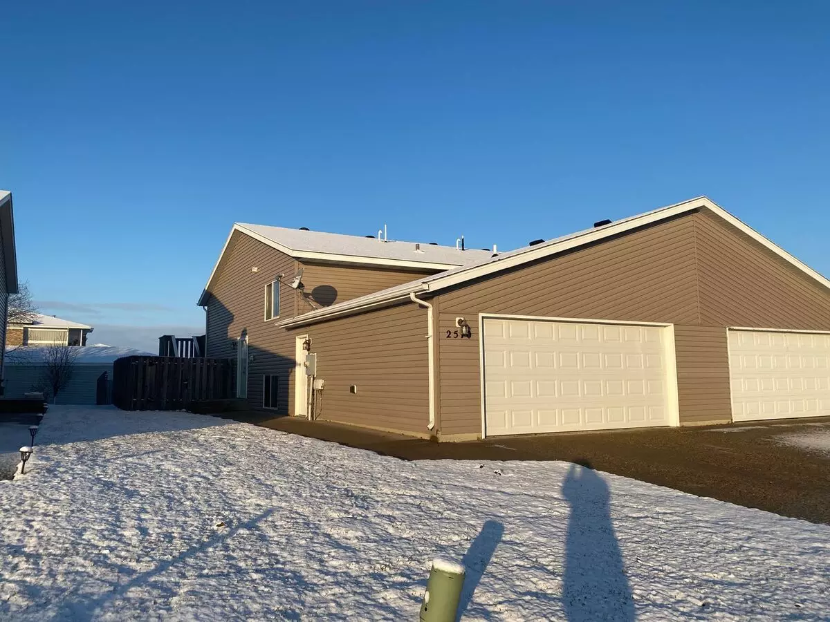 3 Bedroom Twinhome Near The New Sandford Hospital!! House for rent in Fargo, ND