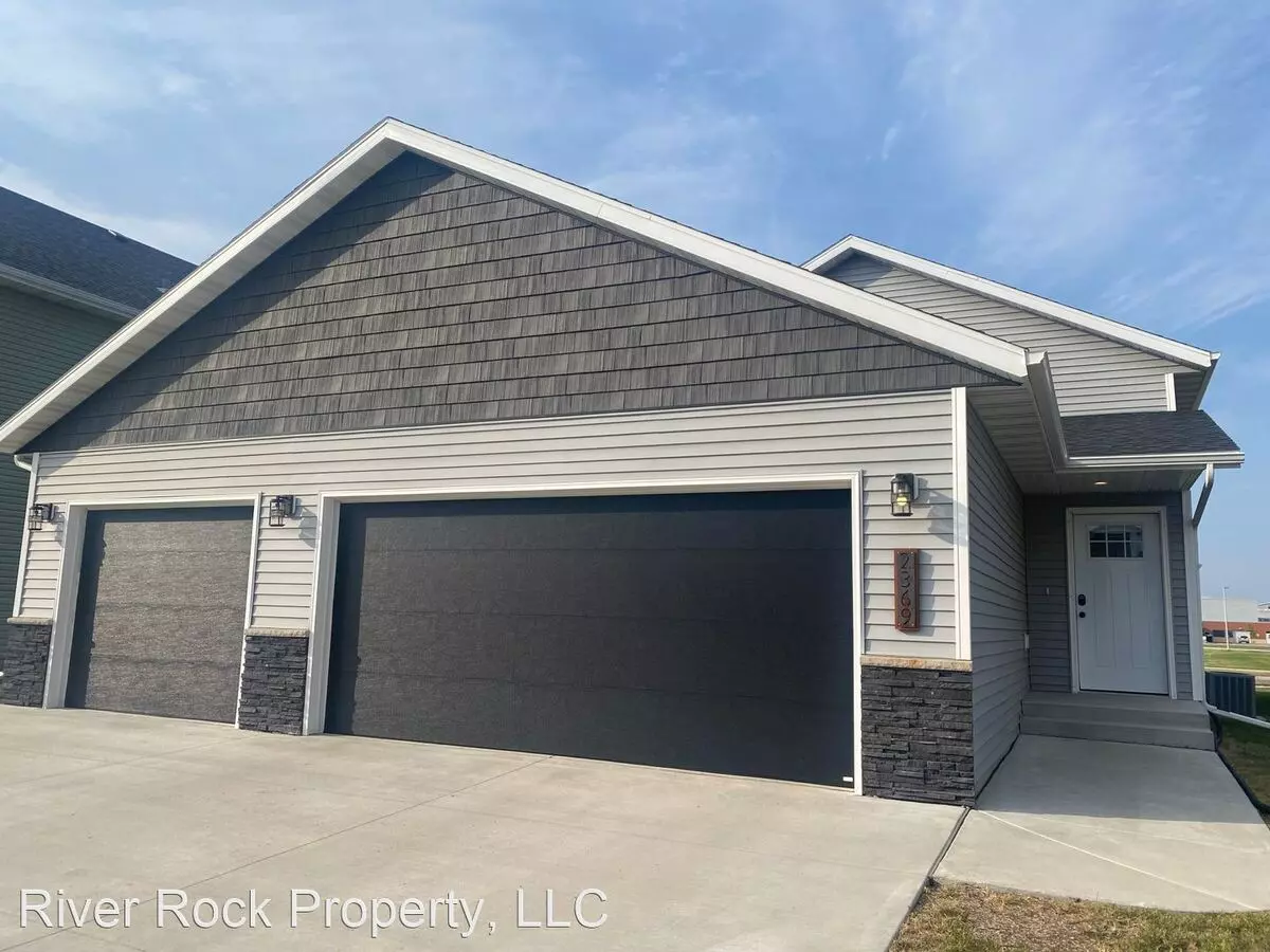2369 Eagle Valley Dr House for rent in Fargo, ND