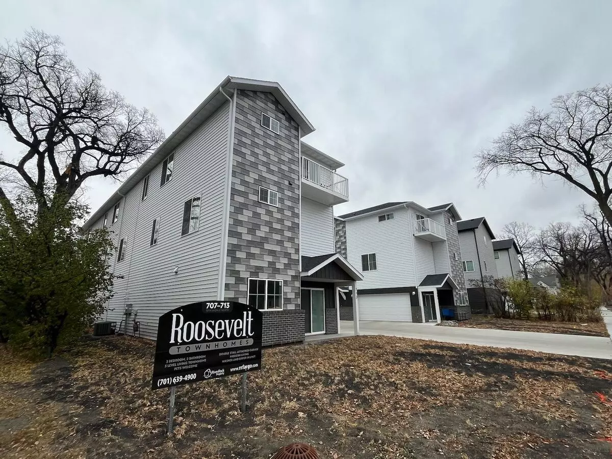 709 10th Ave Unit 1 N House for rent in Fargo, ND