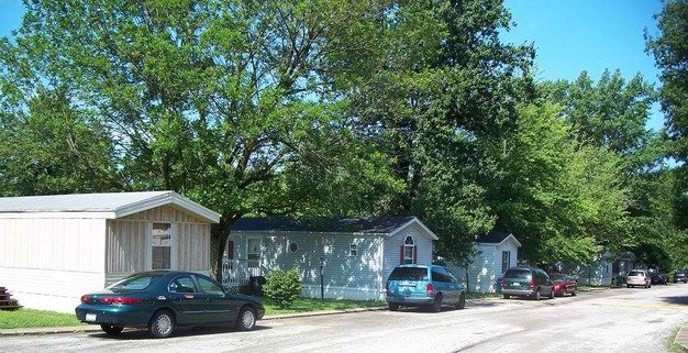 Longacre Apartment for rent in Charleston, IL