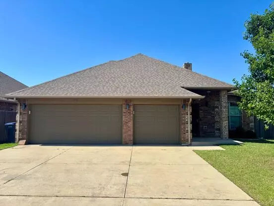 Wonderful 3 Bed 2 Bath Home In Yukon Apartment for rent in Yukon, OK
